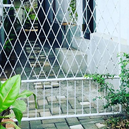 Haus 35 Bed & Breakfast Weligama Bagian luar foto