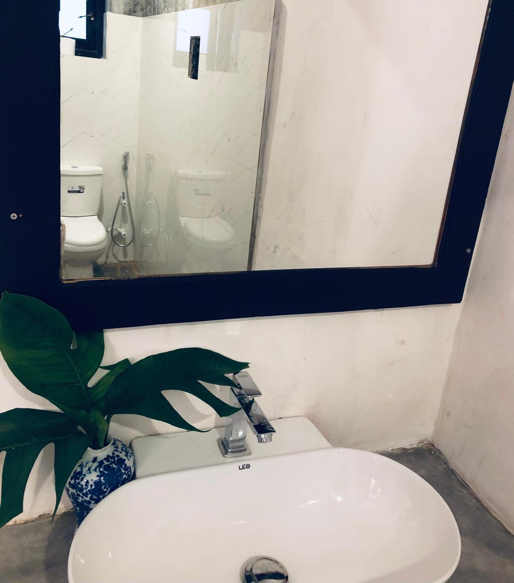 Haus 35 Bed & Breakfast Weligama Bagian luar foto